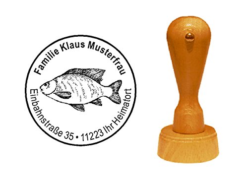Stempel personalisiert runder Holzstempel Karpfen Carp angeln Fisch Adressstempel Ø 40 mm mit persönlicher Adresse und Motiv von DEKOLANDO