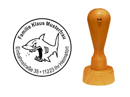 Stempel personalisiert runder Holzstempel böser Hai Haifisch Shark Adressstempel Ø 40 mm mit persönlicher Adresse und Motiv Stempel personalisiert runder Holzstempel böser Hai Haifisch Shark Adressstempel Ø 40 mm mit persönlicher Adresse und Motiv von DEKOLANDO