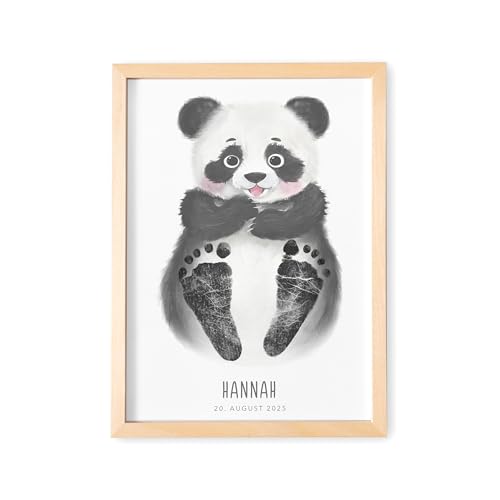 DEL MÀ Unique & Personal Fußabdruck Baby Tierbild personalisiertes Panda Bild für Babyzimmer Deko Kinderzimmer Neugeborenen Geschenk zur Geburt (OHNE FARBE | DIN A4) von DEL MÀ Unique & Personal