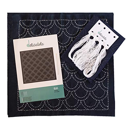 Sashiko | Japanisches Stickset | Stoff 68 cm x 34 cm vorgedruckt (30 cm x 30 cm) | Spezielles Naturgarn für Sashiko | Lange Nadel | Stickanleitung | von Delicatela (Indigo (Olas)) von DELICATELA