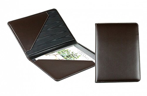 DELMON VARONE - Personalisierbare Urkundenmappe DIN A4 aus Cambridge Top Grain Leder braun, Dokumentenmappe mit 2 Einsteckfächer, Hardcover & Moiré Innenfutter für Dokumente, Zeugnisse & Urkunden DELMON VARONE - Personalisierbare Urkundenmappe DIN A4 aus Cambridge Top Grain Leder braun, Dokumentenmappe mit 2 Einsteckfächer, Hardcover & Moiré Innenfutter für Dokumente, Zeugnisse & Urkunden von DELMON VARONE - FINE LEATHERGOODS MADE IN GERMANY