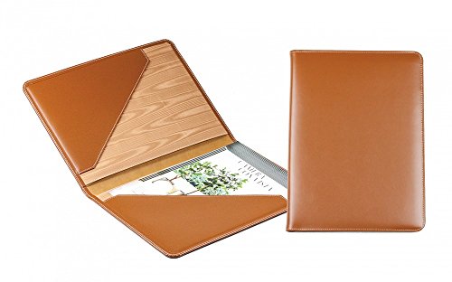 DELMON VARONE - Personalisierbare Urkundenmappe DIN A4 aus Cambridge Top Grain Leder braun, Dokumentenmappe mit 2 Einsteckfächer, Hardcover & Moiré Innenfutter für Dokumente, Zeugnisse & Urkunden DELMON VARONE - Personalisierbare Urkundenmappe DIN A4 aus Cambridge Top Grain Leder braun, Dokumentenmappe mit 2 Einsteckfächer, Hardcover & Moiré Innenfutter für Dokumente, Zeugnisse & Urkunden von DELMON VARONE - FINE LEATHERGOODS MADE IN GERMANY