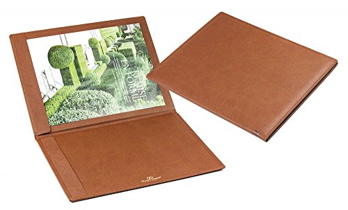 DELMON VARONE - Personalisierbare Urkundenmappe DIN A4 aus Saffiano Lederimitat braun, Kunstleder Dokumentenmappe mit 2 Einsteckleisten, Hardcover & Wattierung für Dokumente, Zeugnisse & Urkunden DELMON VARONE - Personalisierbare Urkundenmappe DIN A4 aus Saffiano Lederimitat braun, Kunstleder Dokumentenmappe mit 2 Einsteckleisten, Hardcover & Wattierung für Dokumente, Zeugnisse & Urkunden von DELMON VARONE - FINE LEATHERGOODS MADE IN GERMANY