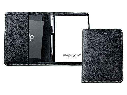 DELMON VARONE - Personalisierbares Notizblock Etui DIN A7 aus Premium Leder Soft Grain schwarz, Taschen Memoblock im Lederetui mit Mini Kugelschreiber, Stiftschlaufe, Einschubfach & Notizblöcke von DELMON VARONE - FINE LEATHERGOODS MADE IN GERMANY