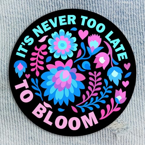 Aufnäher mit Aufschrift "It's Never Too Late to Bloom", LGBTQIA Queer Lesbian Trans Gay Pride Month, bestickter Flicken zum Aufbügeln, für Mützen, Rucksäcke, Jacken, Uniform, DIY, PVC-Flicken Aufnäher mit Aufschrift "It's Never Too Late to Bloom", LGBTQIA Queer Lesbian Trans Gay Pride Month, bestickter Flicken zum Aufbügeln, für Mützen, Rucksäcke, Jacken, Uniform, DIY, PVC-Flicken von DINKOUTER
