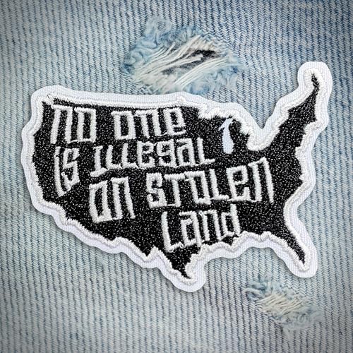 Aufnäher mit Aufschrift "No One is Illegal On Stolen Land, Indianer", bestickt, indigene Frauen, zum Aufnähen/Aufbügeln, für Jacken, Rucksäcke, Hüte, Uniform, DIY-Flicken, Geschenke, 7,6 cm Aufnäher mit Aufschrift "No One is Illegal On Stolen Land, Indianer", bestickt, indigene Frauen, zum Aufnähen/Aufbügeln, für Jacken, Rucksäcke, Hüte, Uniform, DIY-Flicken, Geschenke, 7,6 cm von DINKOUTER