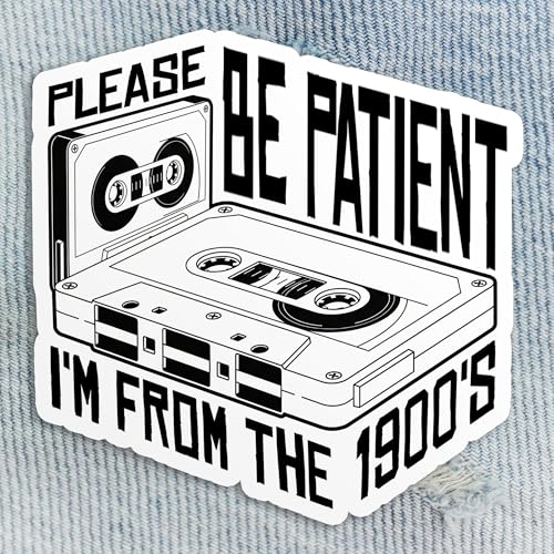 Aufnäher mit Aufschrift "Please Be Patient with Me I'm from The 1900s Funny Quotes Retro 90s Cassette Embroidered Patches Iron On Embroidery Patch for Caps, Backpacks, Jackets, Uniform DIY PVC Patches Aufnäher mit Aufschrift "Please Be Patient with Me I'm from The 1900s Funny Quotes Retro 90s Cassette Embroidered Patches Iron On Embroidery Patch for Caps, Backpacks, Jackets, Uniform DIY PVC Patches von DINKOUTER