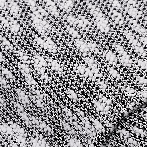 Strick-Bouclé mit Wolle, schwarz/weiß Strick-Bouclé mit Wolle, schwarz/weiß