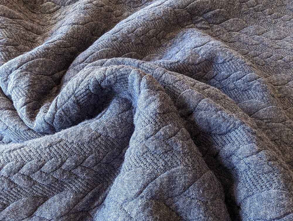 Dehnbarer Strickstoff mit Zopfmuster, Blau - 100 cm Dehnbarer Strickstoff mit Zopfmuster, Blau - 100 cm