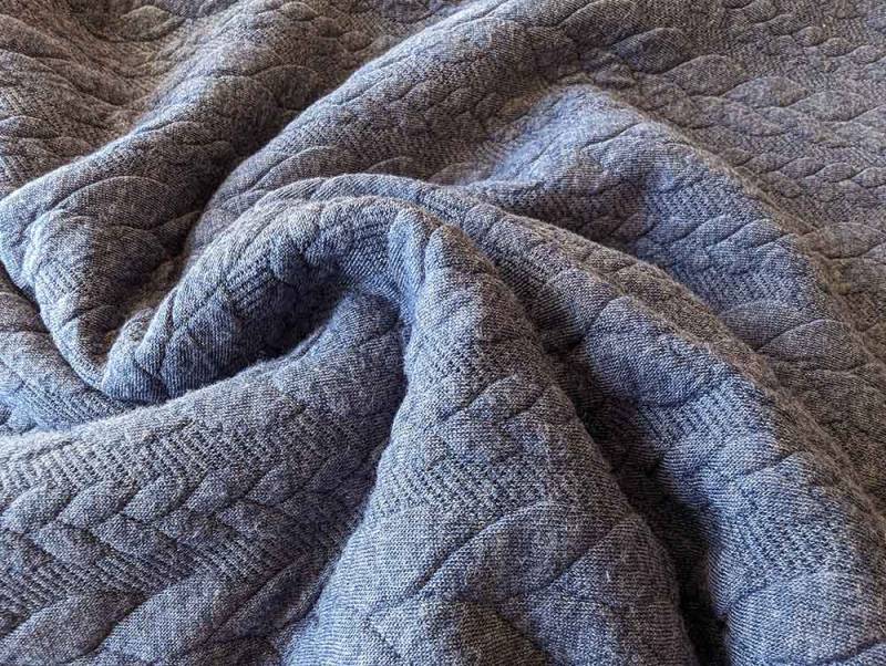 Dehnbarer Strickstoff mit Zopfmuster, Blau - 100 cm