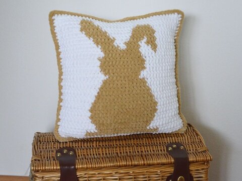 HASEN KISSEN AUS MYBOSHI SAMT 40 X 40 CM HASEN KISSEN AUS MYBOSHI SAMT 40 X 40 CM