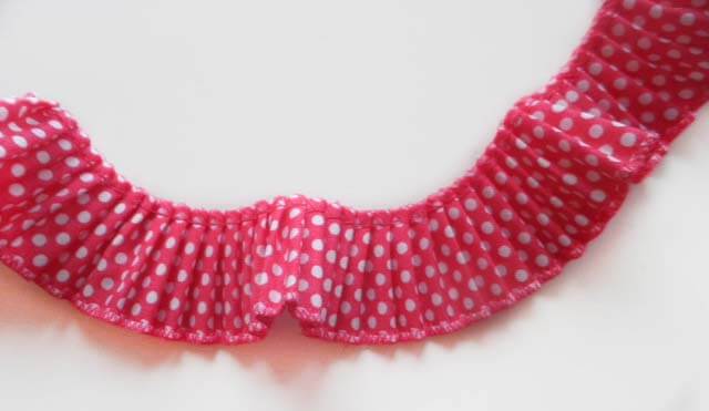 Stabiles Rüschenband, Pink mit weißen Punkten, 30 mm breit - 1-m Stabiles Rüschenband, Pink mit weißen Punkten, 30 mm breit - 1-m
