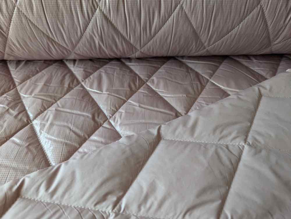 Stepper - Steppstoff quadratisch, helles Rosa mit Struktur - 150 cm Stepper - Steppstoff quadratisch, helles Rosa mit Struktur - 150 cm
