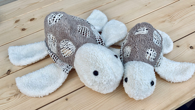 Stoffpaket Schildkröte Romea / Stoff für 2 Kuscheltiere - Natur / Braun mit Schlangenleder - 2 Größen Stoffpaket Schildkröte Romea / Stoff für 2 Kuscheltiere - Natur / Braun mit Schlangenleder - 2 Größen