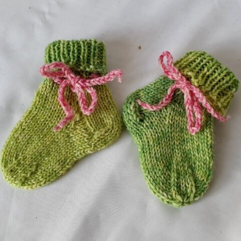 Strickanleitung Baby-Socken aus 6-fach-Sockenwolle