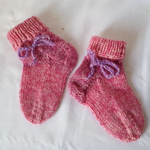 Strickanleitung Baby-Socken aus 6-fach-Sockenwolle