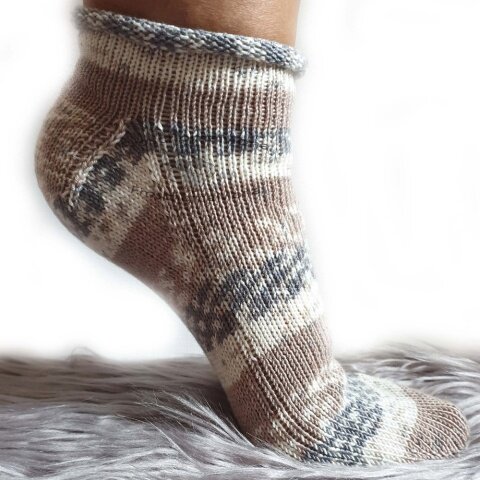 gestrickte Söckchen ab Spitze Rollrand einfache Anleitung gestrickte Söckchen ab Spitze Rollrand einfache Anleitung