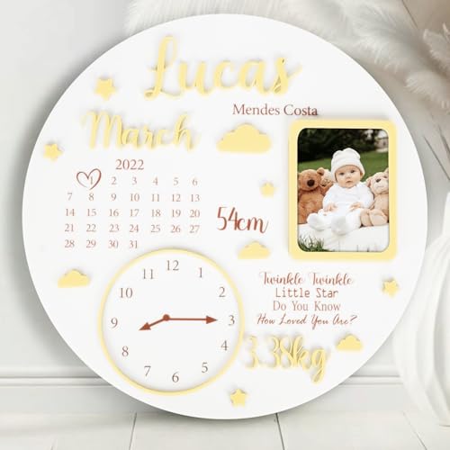 DJLLA Personalisiertes Baby Andenkengeschenk für Neugeborene, Baby-Gedenkgeschenk mit Bilderrahmen, Babyzimmer-Dekoration, runde Acrylplatte mit 3D-Textmuster DJLLA Personalisiertes Baby Andenkengeschenk für Neugeborene, Baby-Gedenkgeschenk mit Bilderrahmen, Babyzimmer-Dekoration, runde Acrylplatte mit 3D-Textmuster von DJLLA