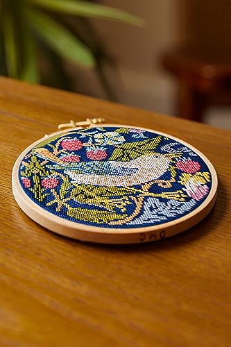 DMC - Der Erdbeerdieb von William Morris, V&A Kreuzstichset Niveau fortgeschritten von DMC