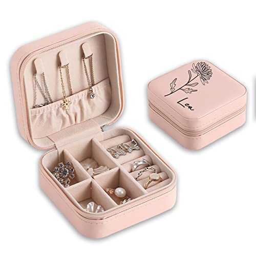 Individuelle Schmuckschatulle, personalisierte kleine Schmuckschatulle für Reisen, mit Namen und Geburtsblumenmonat, für Ringe Ohrringe Halskette Geschenke für Mädchen Frauen Mutter Geburtstag(Pink) Individuelle Schmuckschatulle, personalisierte kleine Schmuckschatulle für Reisen, mit Namen und Geburtsblumenmonat, für Ringe Ohrringe Halskette Geschenke für Mädchen Frauen Mutter Geburtstag(Pink) von DZWSZ