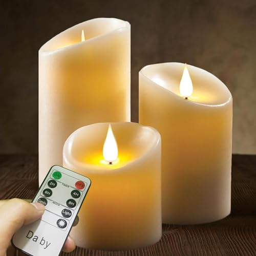 Da by LED Kerzen, Flammenlose 300 Stunden Batterie Dekorative Set 3 (10cm, 12.5cm, 15cm). Die echt blinkende Flamme ist aus elfenbeinfarbenem Echtwachs gefertigt.10-Tasten-Fern von Da by