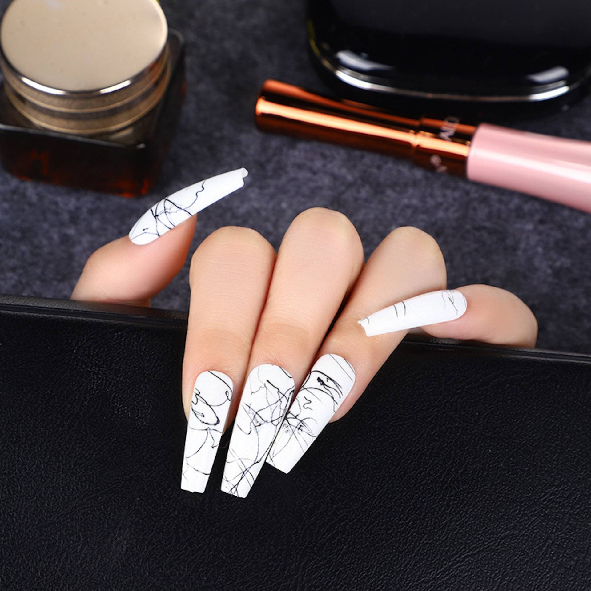 24 Stück Weiße Pressnägel Mit Wellenlinien, Lange Sargnägel Für Frauen, Nagelkunst 24 Stück Weiße Pressnägel Mit Wellenlinien, Lange Sargnägel Für Frauen, Nagelkunst von DaisyNailArt
