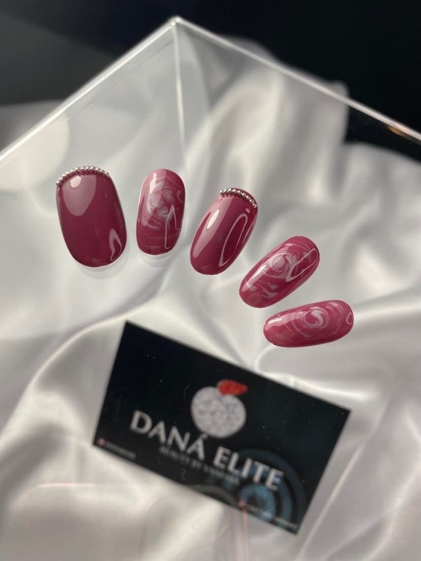 Lila Weinrot Gel Press-On Nails | Geschenke Für Sie Dana Elite von DanaEliteNails