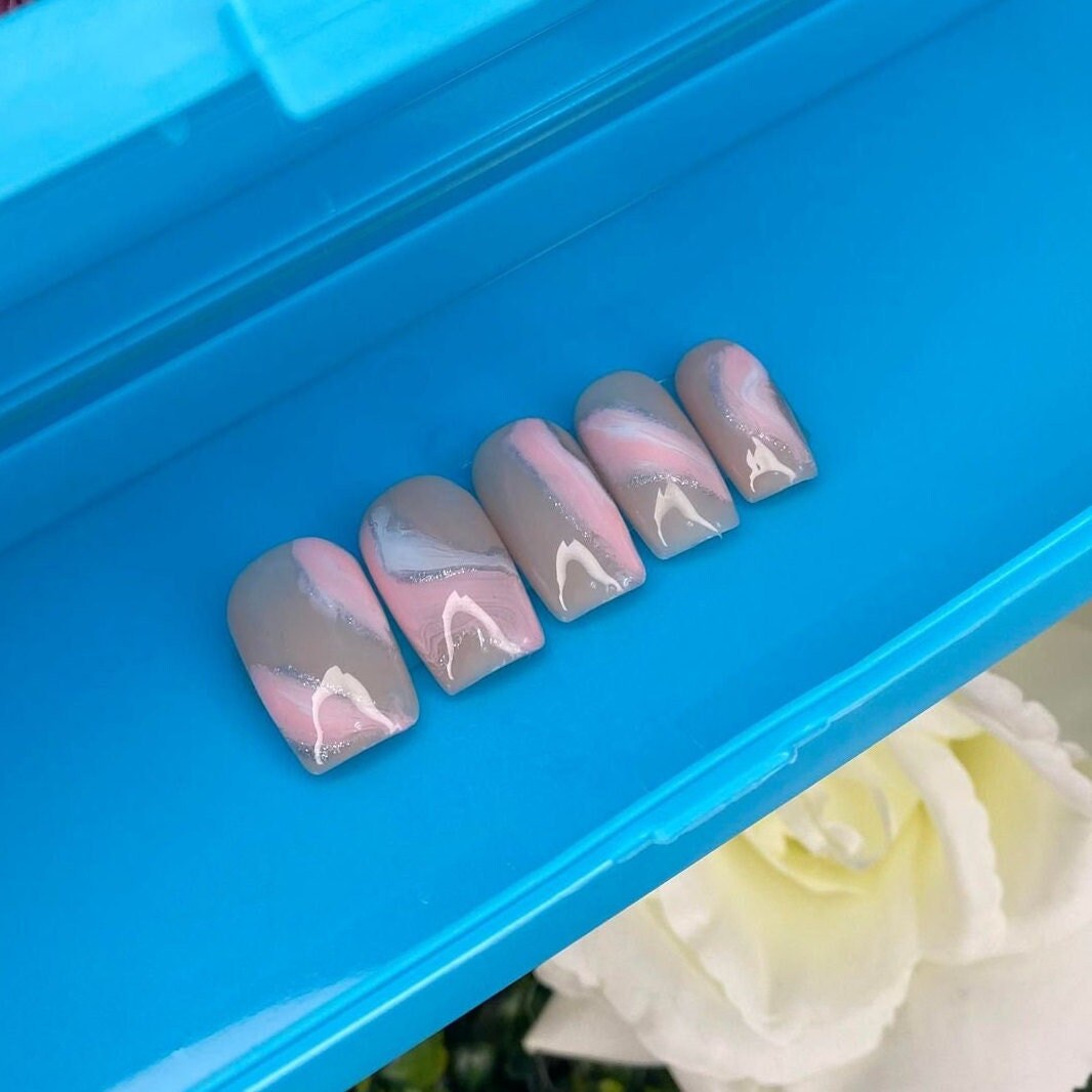Pink Grau Marmor Gel Press-On Nails | Geschenke Für Sie Dana Elite von DanaEliteNails