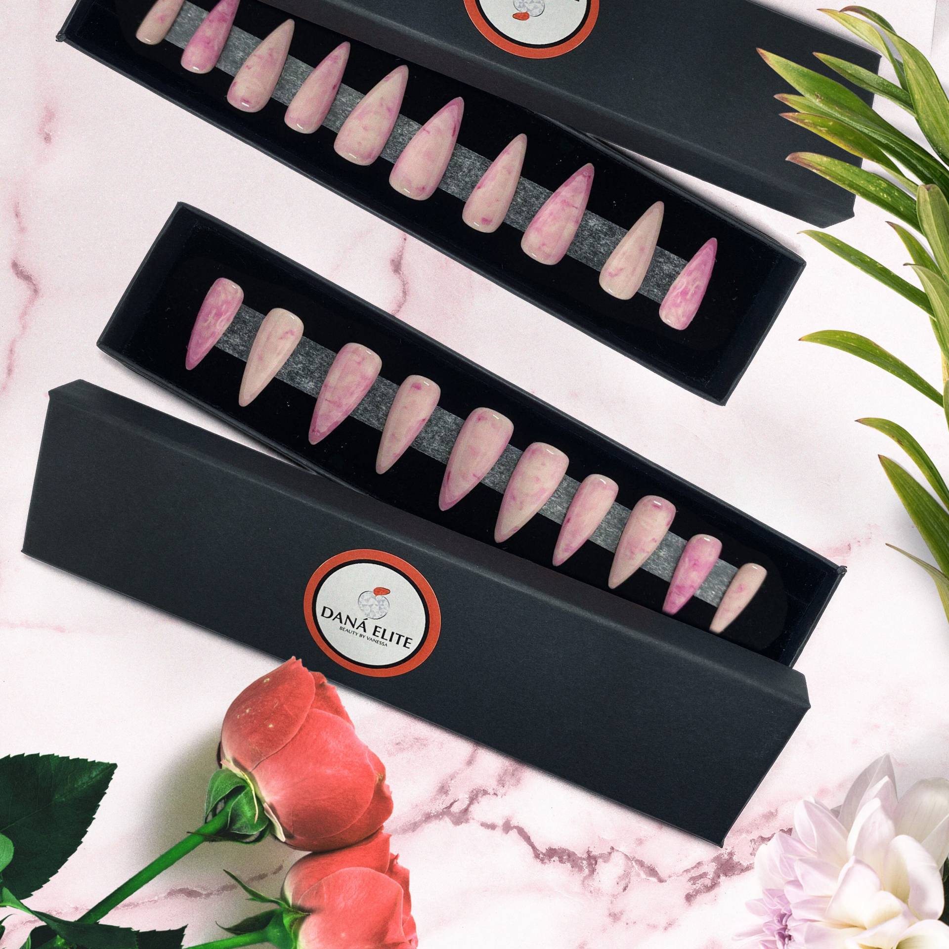 Pink Marmor Weiß Gel Press-On Nails | Geschenke Für Sie Dana Elite von DanaEliteNails