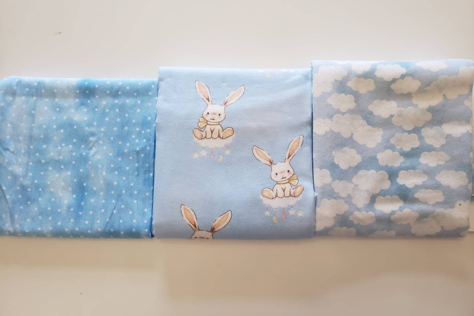 Große Benutzerdefinierte Baby-Leinen - Blue Sky Bunny Mobile von DeMossvilleLane