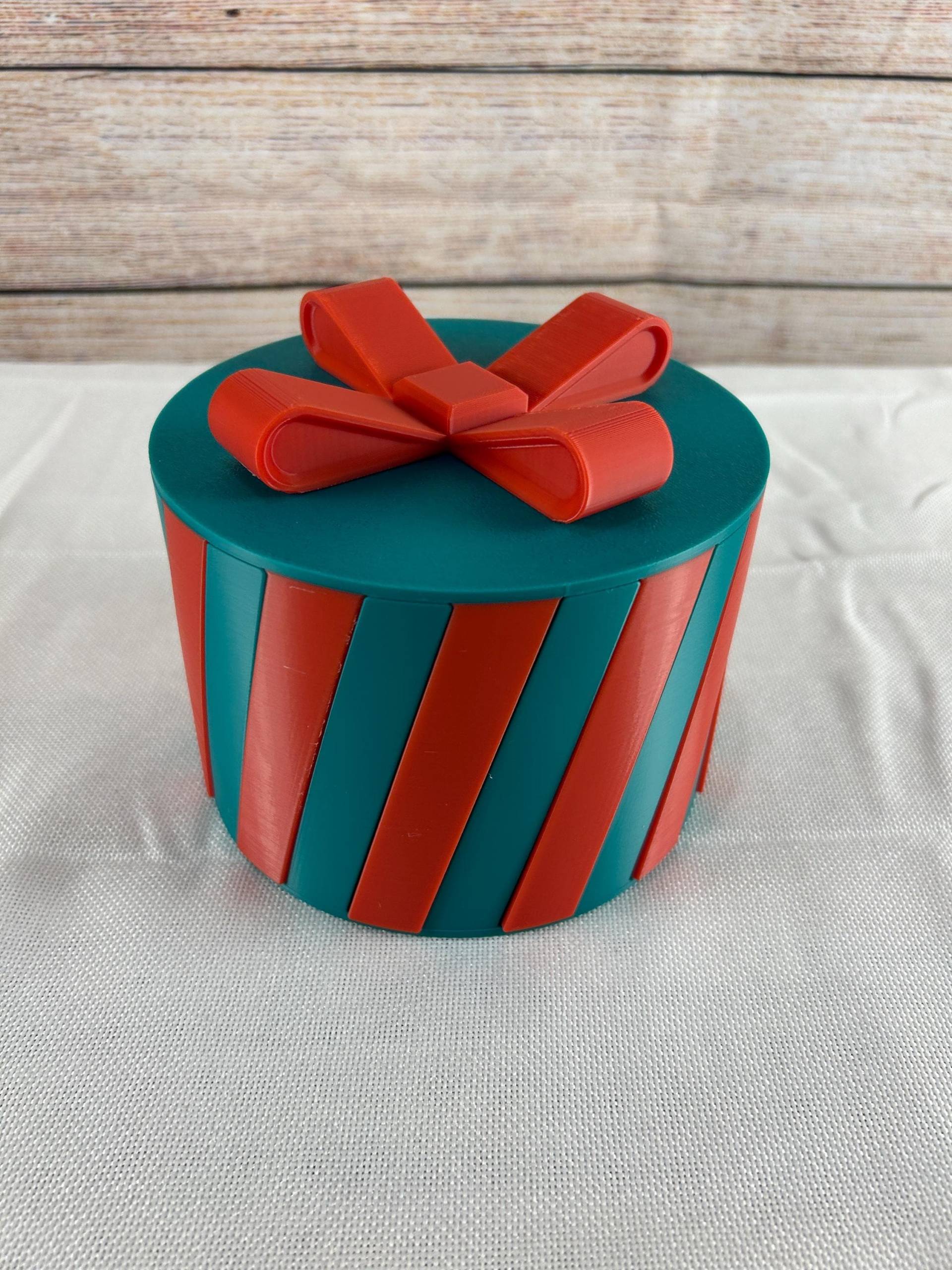 Geschenkbox Rund Dm 150x100mm - Geschenkverpackung Weihnachtsdesign Geschenkidee, Nachhaltig, Wiederverwendbar Aufbewahrungsbox Geschenkbox Rund Dm 150x100mm - Geschenkverpackung Weihnachtsdesign Geschenkidee, Nachhaltig, Wiederverwendbar Aufbewahrungsbox von DecorateDifferently