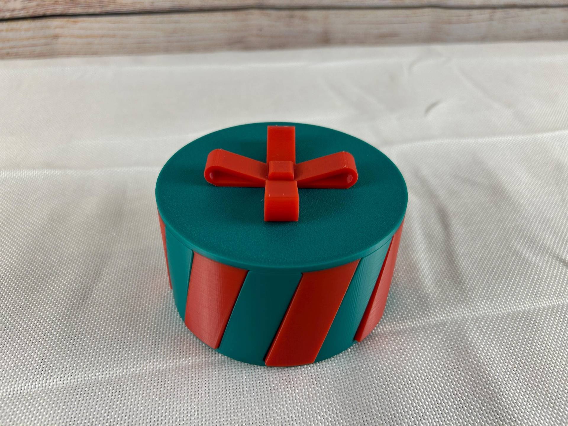 Geschenkbox Rund Geschenkverpackung Weihnachtsdesign Geschenkidee, Nachhaltig, Wiederverwendbar - Aufbewahrungsbox Dm 100x50mm Geschenkbox Rund Geschenkverpackung Weihnachtsdesign Geschenkidee, Nachhaltig, Wiederverwendbar - Aufbewahrungsbox Dm 100x50mm von DecorateDifferently