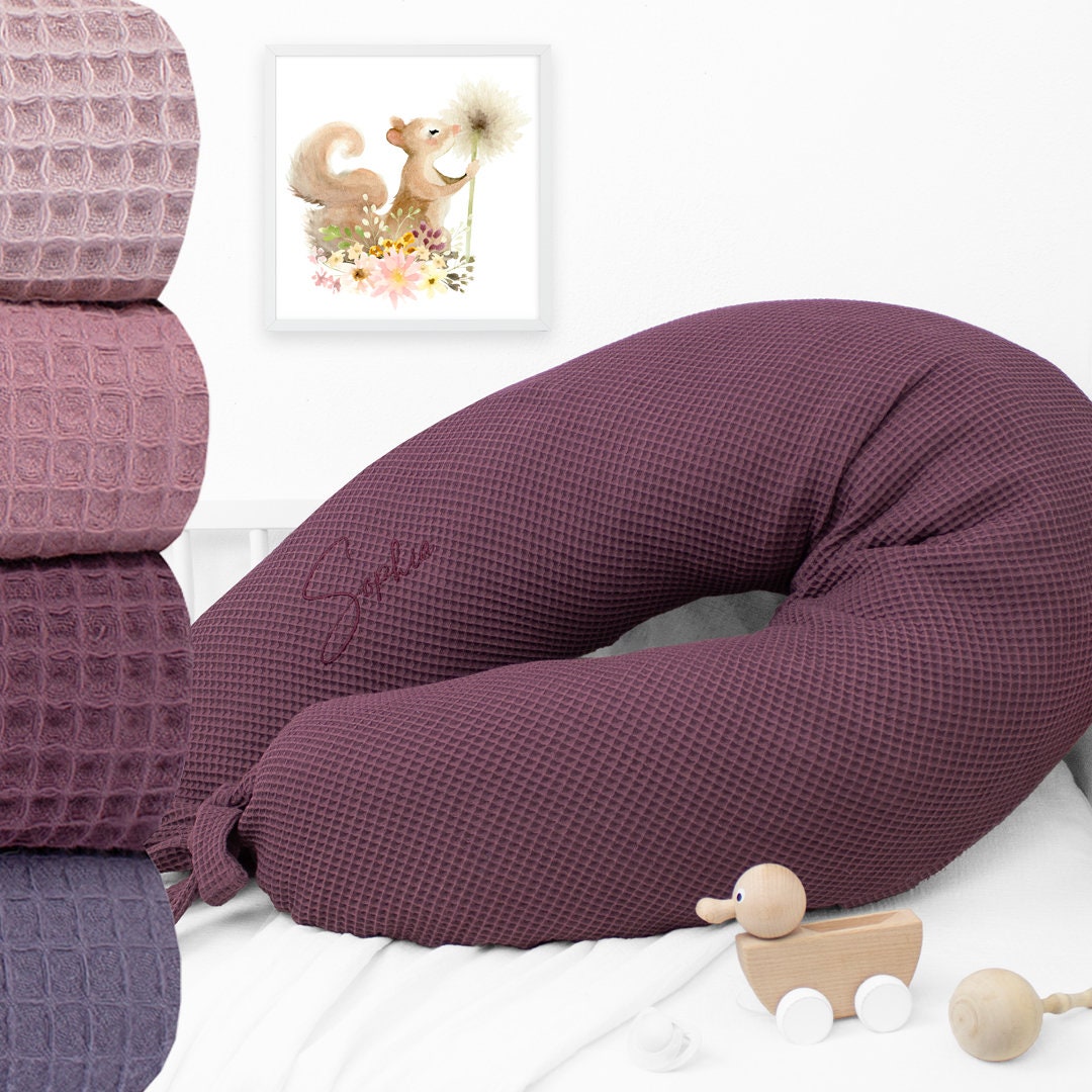 stillkissen Set Kissen Inkl. Bezug Xxl Wunschname Bestickt Seitenschläferkissen 190 cm Waffelpiqué 100% Baumwolle Mädchen stillkissen Set Kissen Inkl. Bezug Xxl Wunschname Bestickt Seitenschläferkissen 190 cm Waffelpiqué 100% Baumwolle Mädchen von DeinLieblingsteil