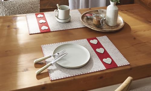 Dekoleidenschaft 2X Platzmatte Herzen aus Filz in beige/rot, 45x30 cm, Platzset, Tischset, Filzmatte, Platzdeckchen, Tisch-Untersetzer, Gedeckset, Filz-Untersetzer Dekoleidenschaft 2X Platzmatte Herzen aus Filz in beige/rot, 45x30 cm, Platzset, Tischset, Filzmatte, Platzdeckchen, Tisch-Untersetzer, Gedeckset, Filz-Untersetzer von Dekoleidenschaft