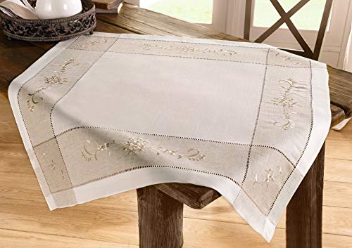 Tischdecke im Landhaus-Stil, Creme, 85x85 cm, Leinen Mischung, Tischtuch Bestickt mit Ranken-Motiv und Hohlsaum Tischdecke im Landhaus-Stil, Creme, 85x85 cm, Leinen Mischung, Tischtuch Bestickt mit Ranken-Motiv und Hohlsaum von Dekoleidenschaft