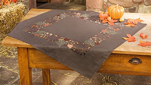 Tischdecke Herbstlaub braun, 85x85 cm, mit aufwändiger Zierborde & Stickerei Tischdecke Herbstlaub braun, 85x85 cm, mit aufwändiger Zierborde & Stickerei von Dekoleidenschaft