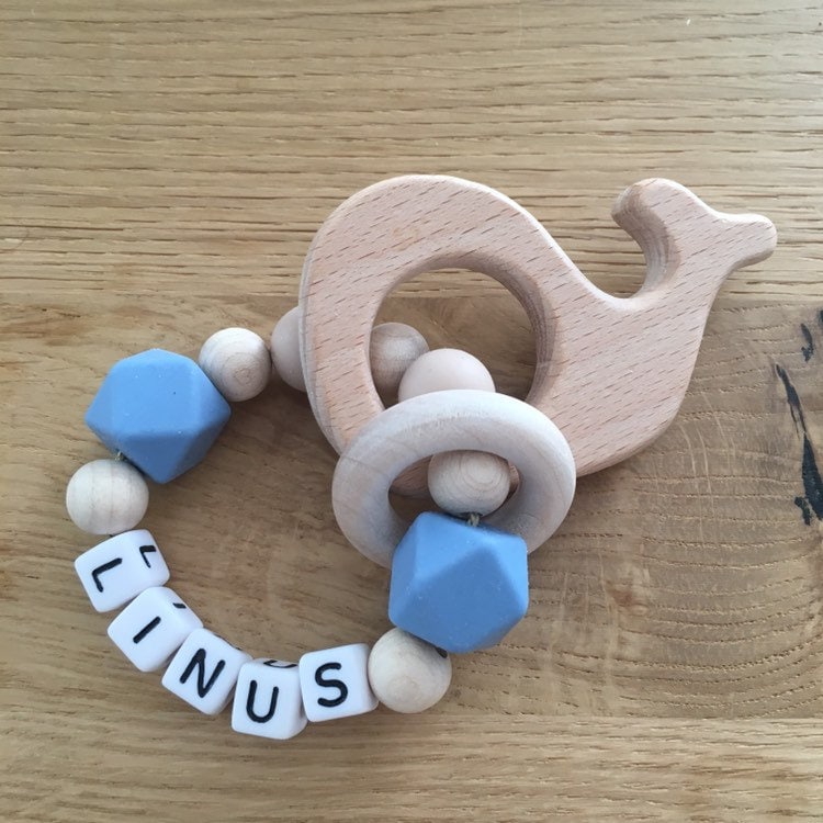 Greifling Mit Namen „Little Whale" Greifling Mit Namen „Little Whale" von DieFaedelfreundin