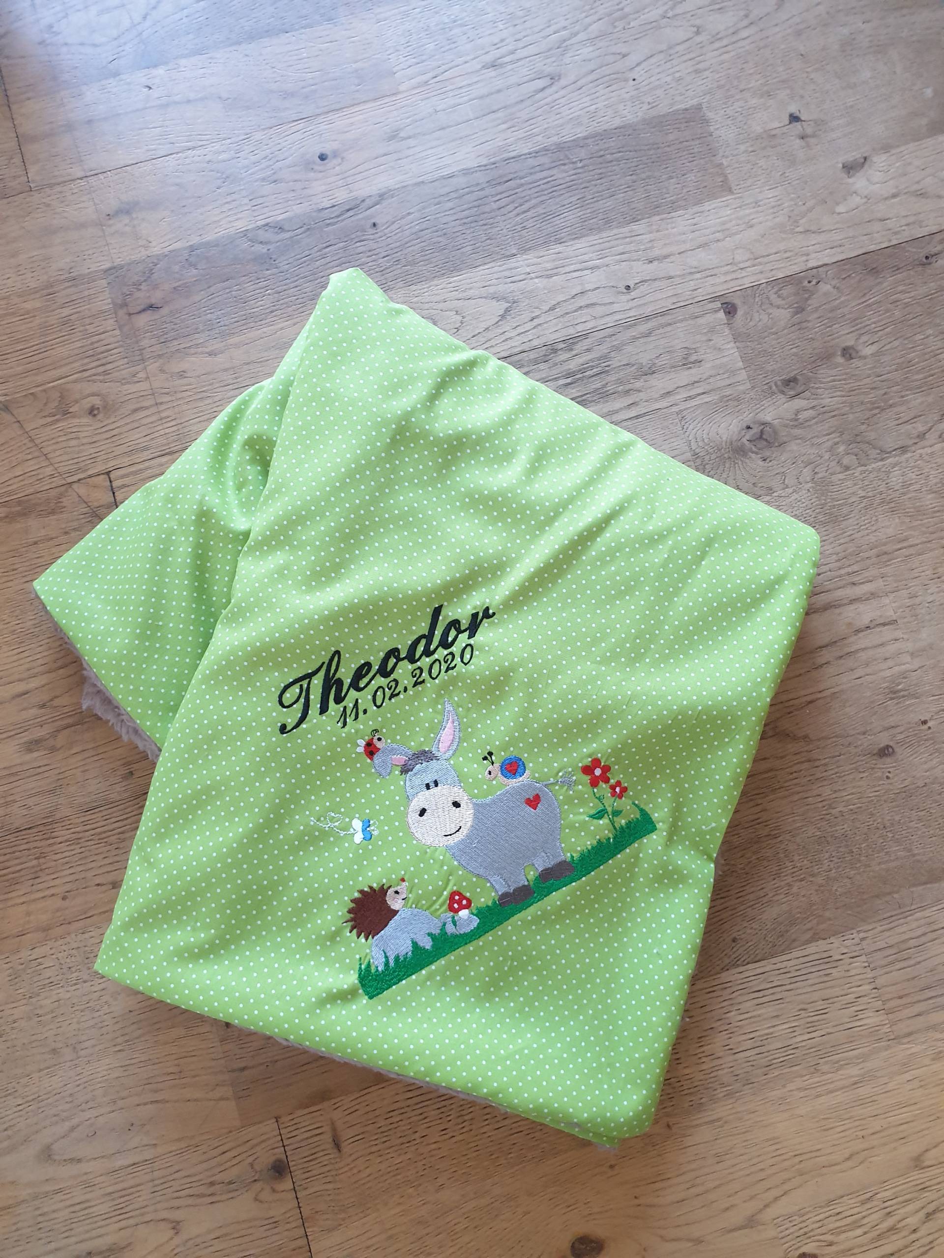 Babydecke Decke Kuscheldecke Esel Igelchen & Wunschnamen W67 Babydecke Decke Kuscheldecke Esel Igelchen & Wunschnamen W67 von DieWichtelstickerei