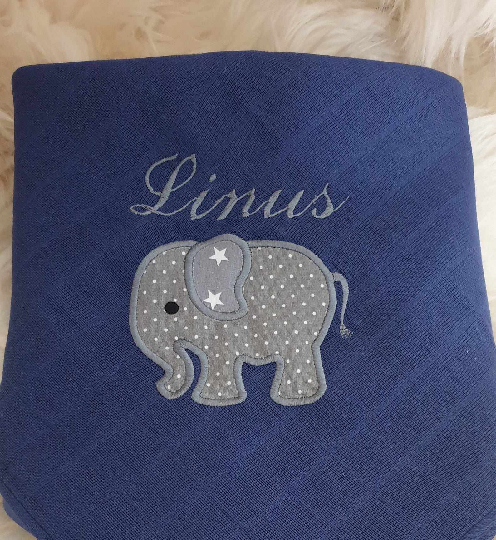 Mullwindel Spucktuch Elefant Dunkelblau Grau Mit Namen W320 Mullwindel Spucktuch Elefant Dunkelblau Grau Mit Namen W320 von DieWichtelstickerei