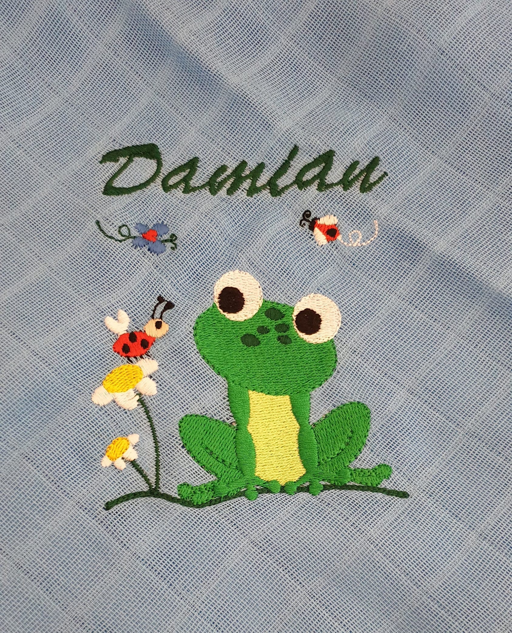 Mullwindel Spucktuch Frosch Auf Der Wiese Mit Namen W274 Mullwindel Spucktuch Frosch Auf Der Wiese Mit Namen W274 von DieWichtelstickerei