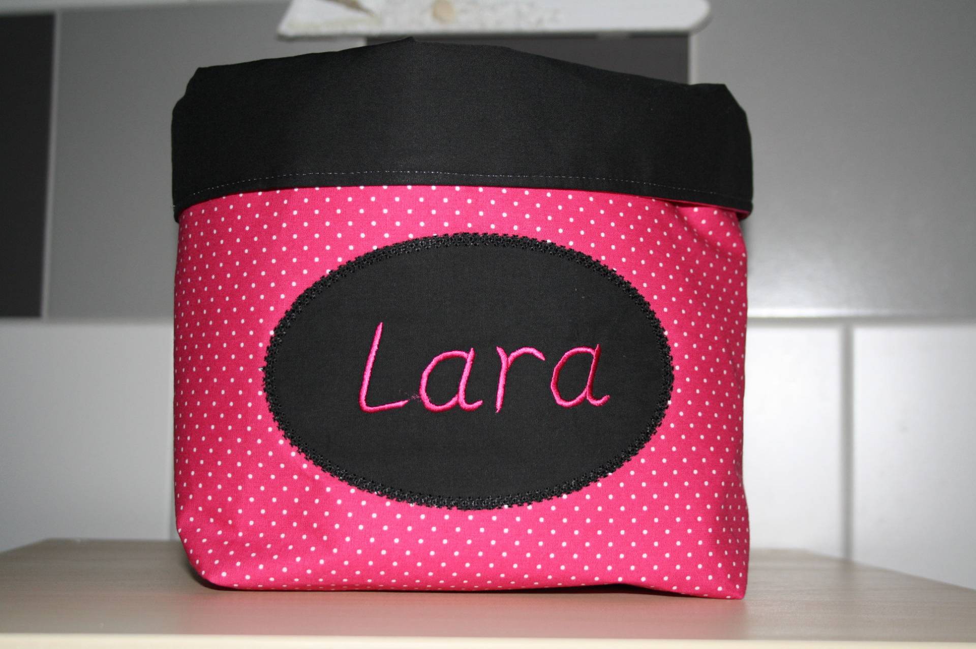 Utensilo Mit Wunschnamen Schwarz Pink W712 Utensilo Mit Wunschnamen Schwarz Pink W712 von DieWichtelstickerei