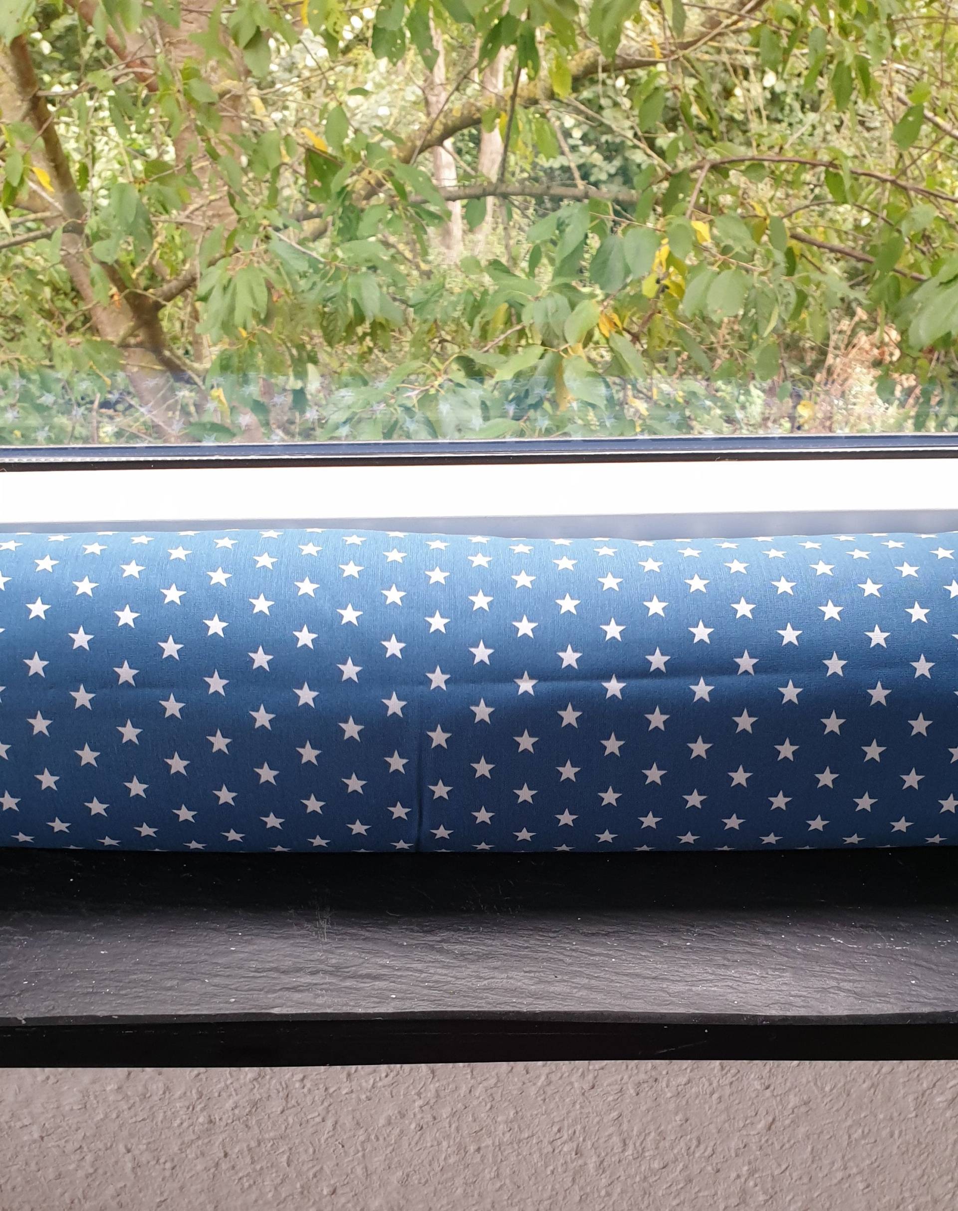 Zugluftkissen Zugluftstopper Zugluftschlange Sterne Jeansblau W31 Zugluftkissen Zugluftstopper Zugluftschlange Sterne Jeansblau W31 von DieWichtelstickerei