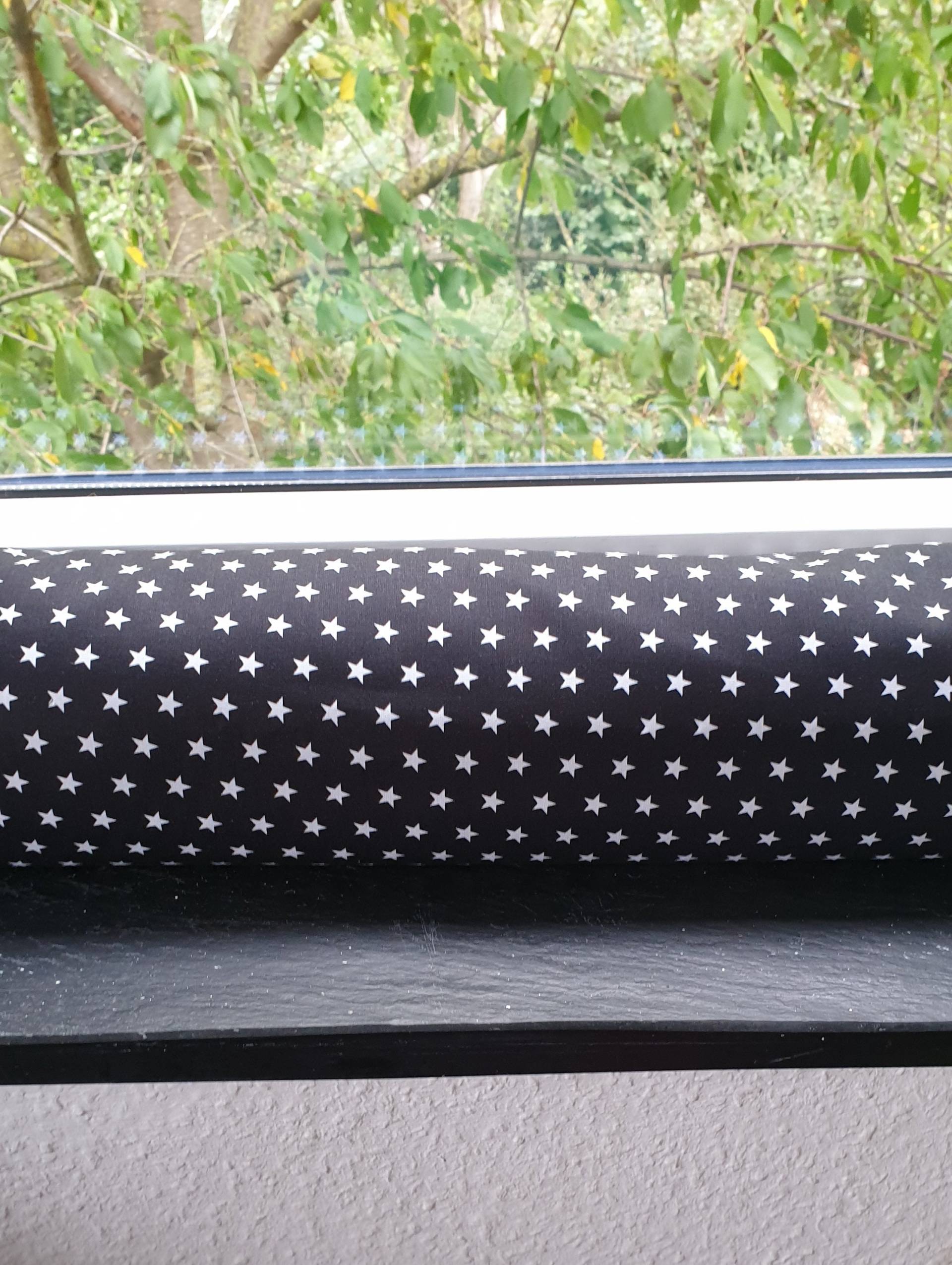 Zugluftkissen Zugluftstopper Zugluftschlange Sterne Schwarz W2 Zugluftkissen Zugluftstopper Zugluftschlange Sterne Schwarz W2 von DieWichtelstickerei