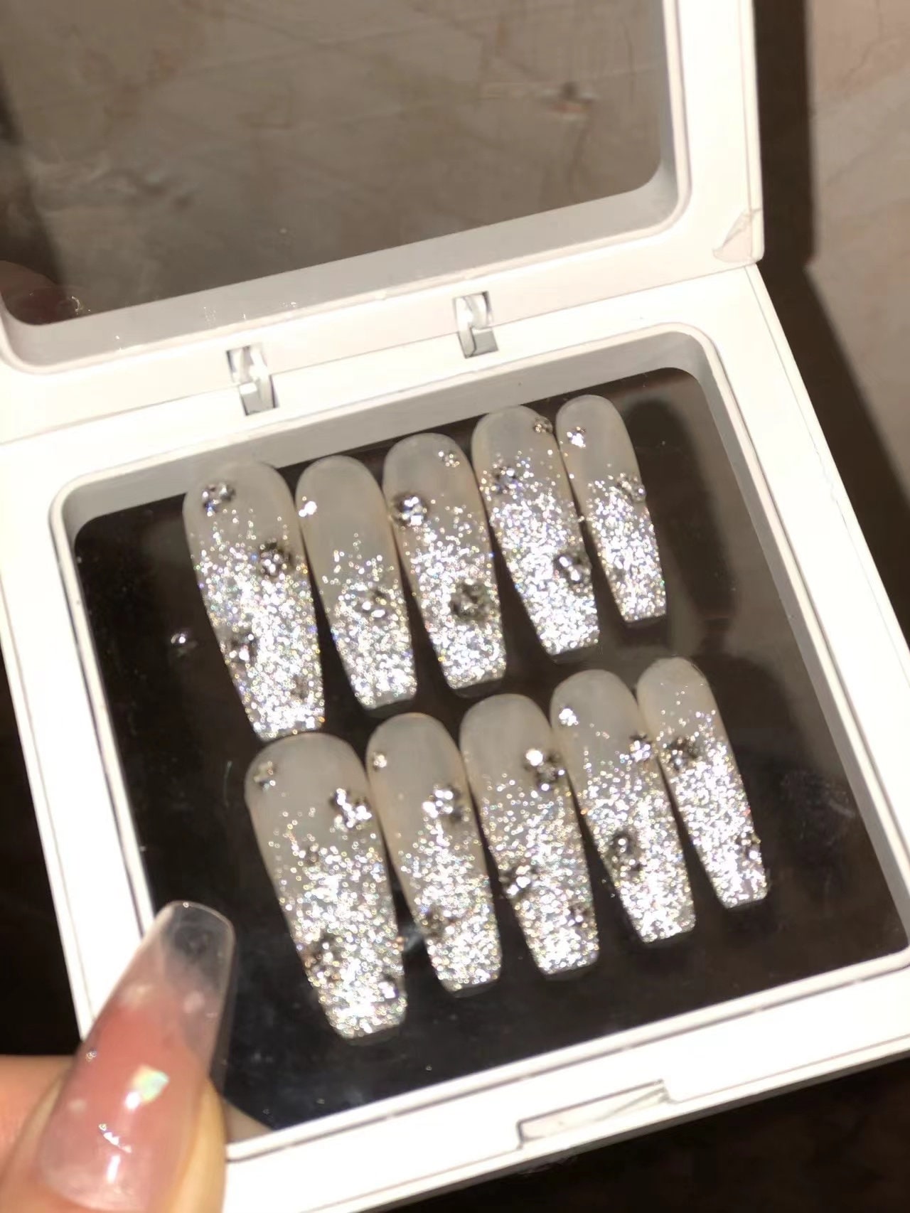 Super Glänzender Langer Sargnagel 3D Diamant Nägel Fake Nagel Splitter Glitzer Gel Blinken Custom Press On Nail Hochzeit Nägel-Dorisnägel von Dorisnailshop