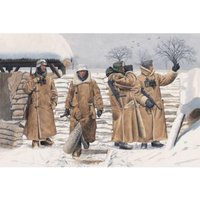 German Infantry in Wachtmantel Leningrad 1943 von Dragon