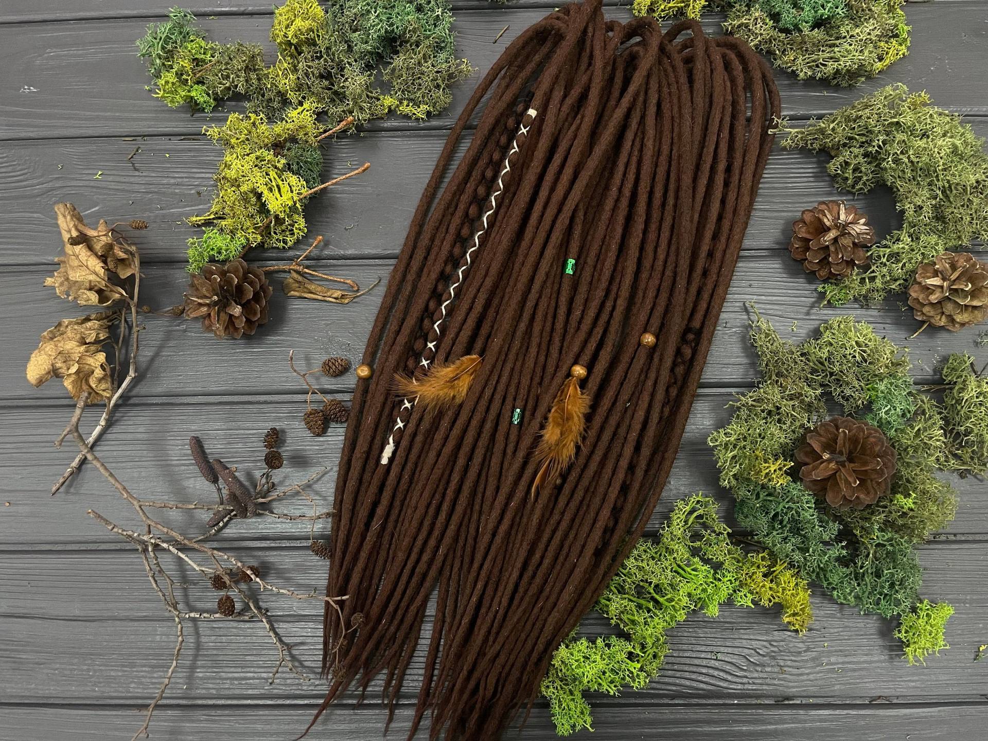 Doppelendige Dreads Aus Brauner Wolle Mit Kostenlosen Akzenten Im Boho-stil Holzperlen Umwickelt Doppelendige Dreads Aus Brauner Wolle Mit Kostenlosen Akzenten Im Boho-stil Holzperlen Umwickelt von DreadsForest