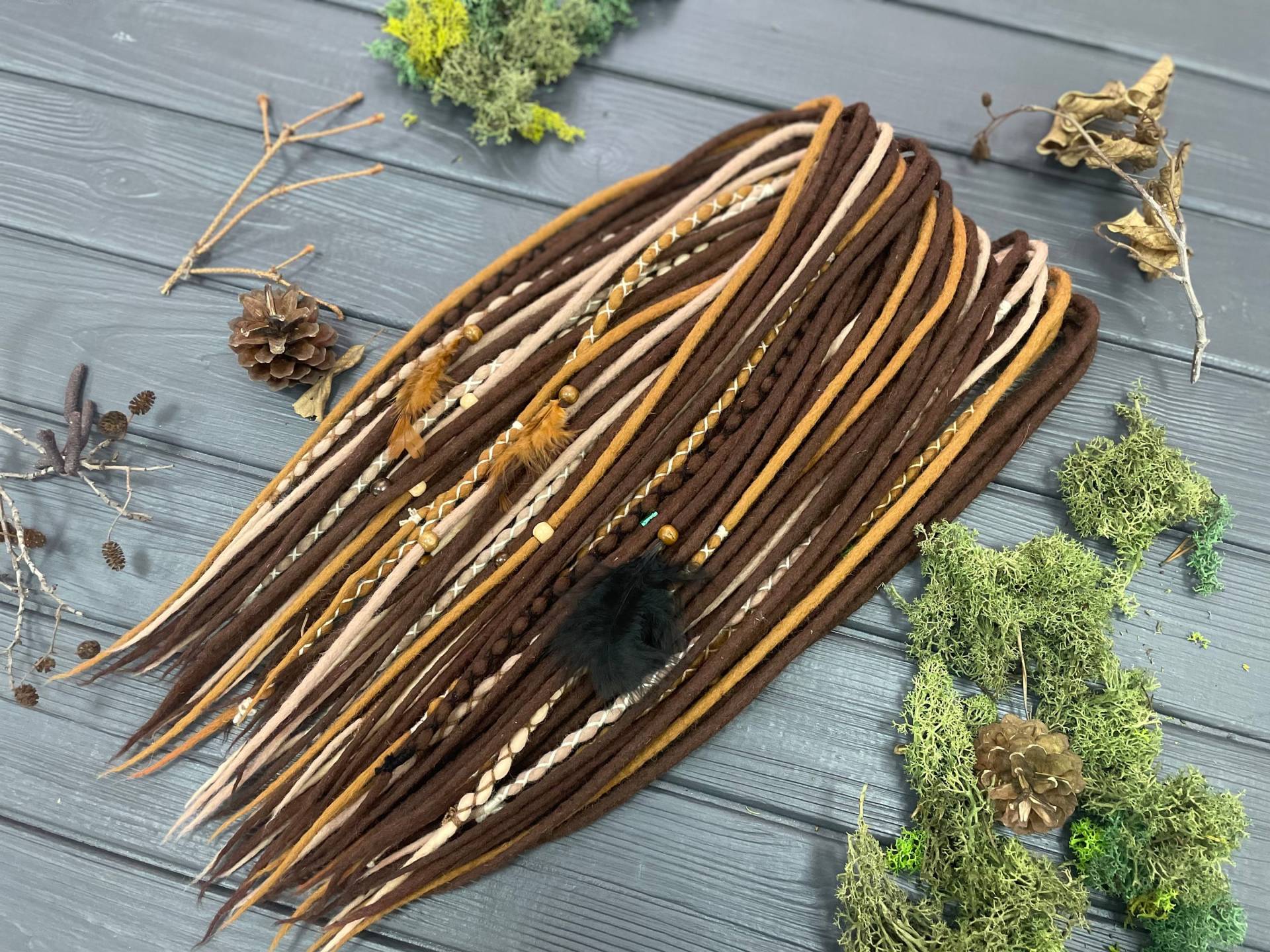 Mischung Aus Doppelendigen Dreads Dunkelblonder, Brauner, Saharablonder Wolle Mit Kostenlosen Akzenten Im Boho-stil Holzperlen Mischung Aus Doppelendigen Dreads Dunkelblonder, Brauner, Saharablonder Wolle Mit Kostenlosen Akzenten Im Boho-stil Holzperlen von DreadsForest