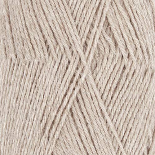 Weiches, superfeines Alpaka- und Wollmischgewebe, Drops Nord, 2 oder fein, Griffweise Gewicht, 4-lagig, 450 g pro Knäuel 07 Hellbeige von Drops