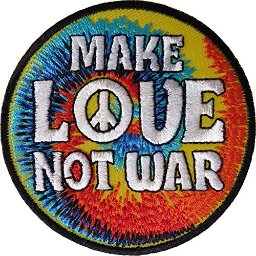 Abzeichen zum Aufbügeln oder Aufnähen mit der Aufschrift „Make Love Not Warl“ und dem Friedenszeichen bestickt von ELLU