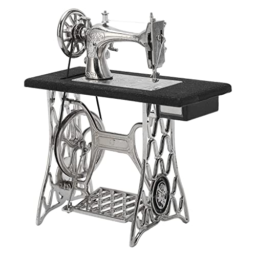 Nähmaschine Ornament Retro Aussehen Dollhouse handgefertigte Nähtyp Geeignete einfache Möbel Nähmaschine Ornament Retro Aussehen Dollhouse handgefertigte Nähtyp Geeignete einfache Möbel von ETAINGYEUN